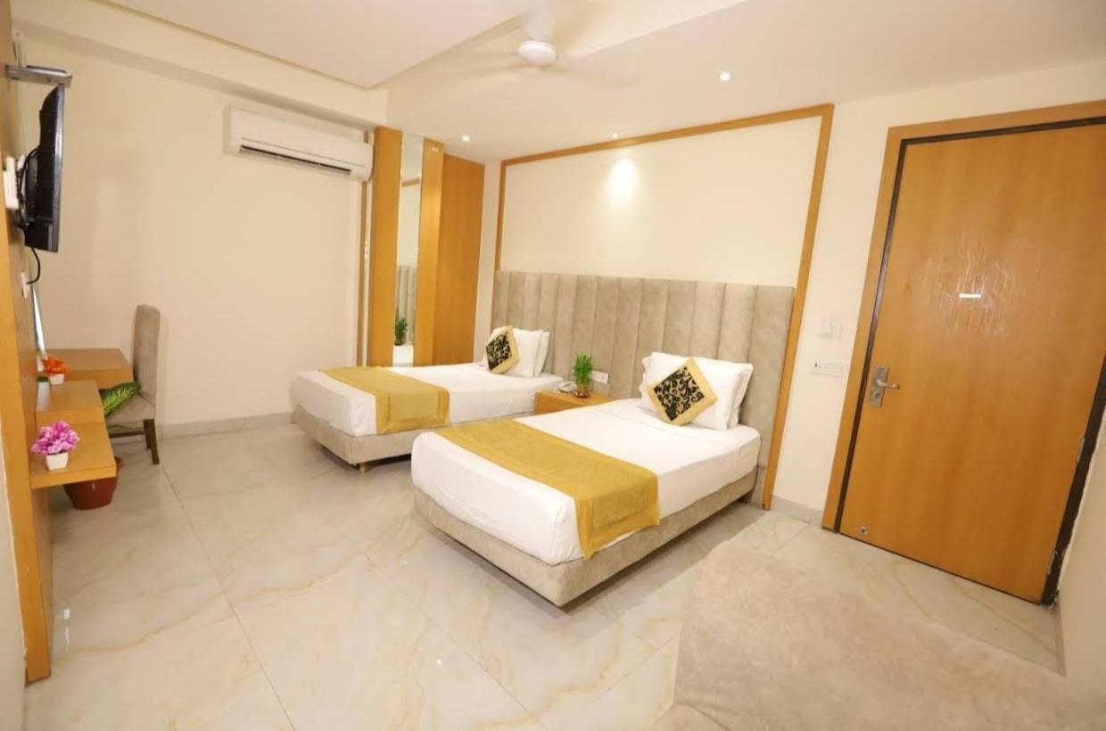 Hotel Almora Suites 4*
