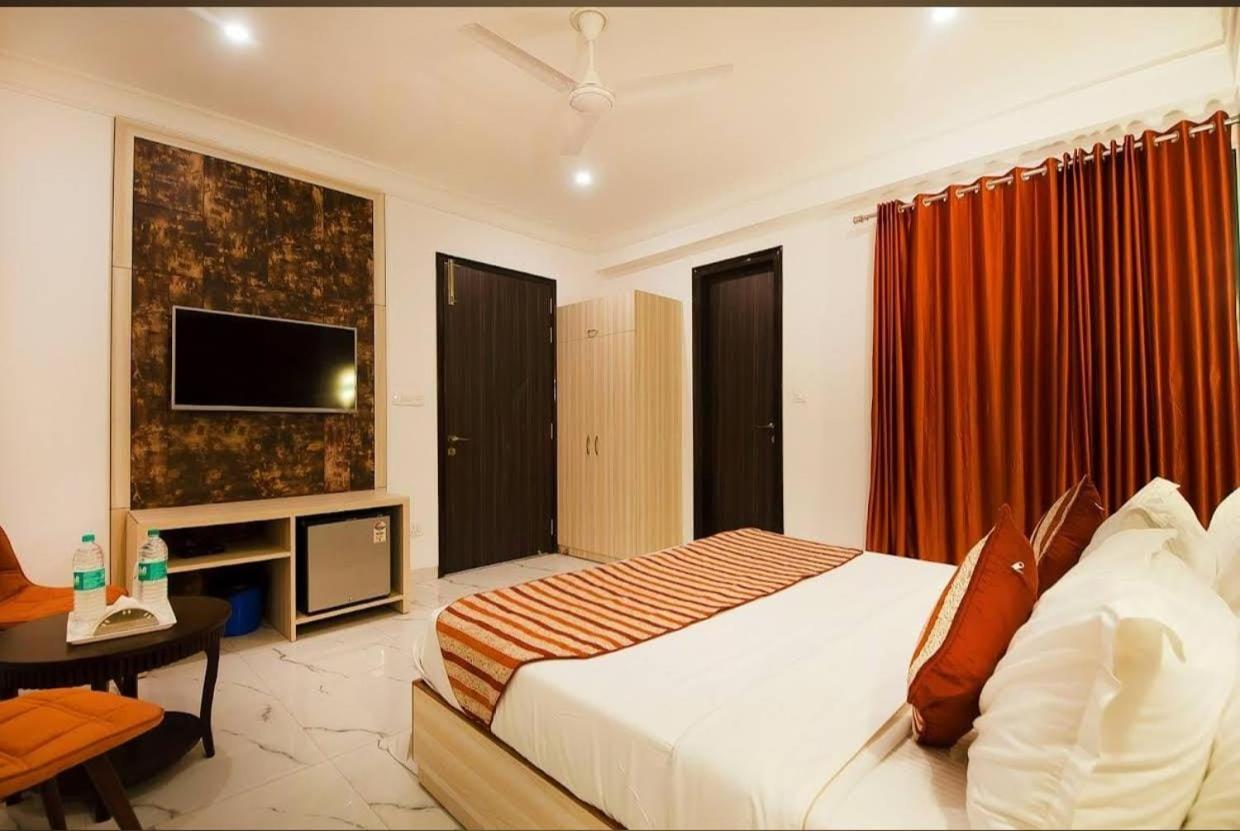 Almora Suites Hotel 4*