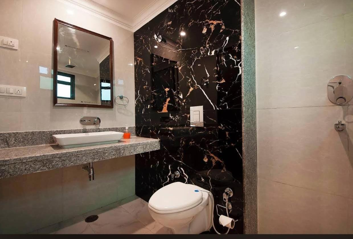 Hotel Almora Suites New Delhi