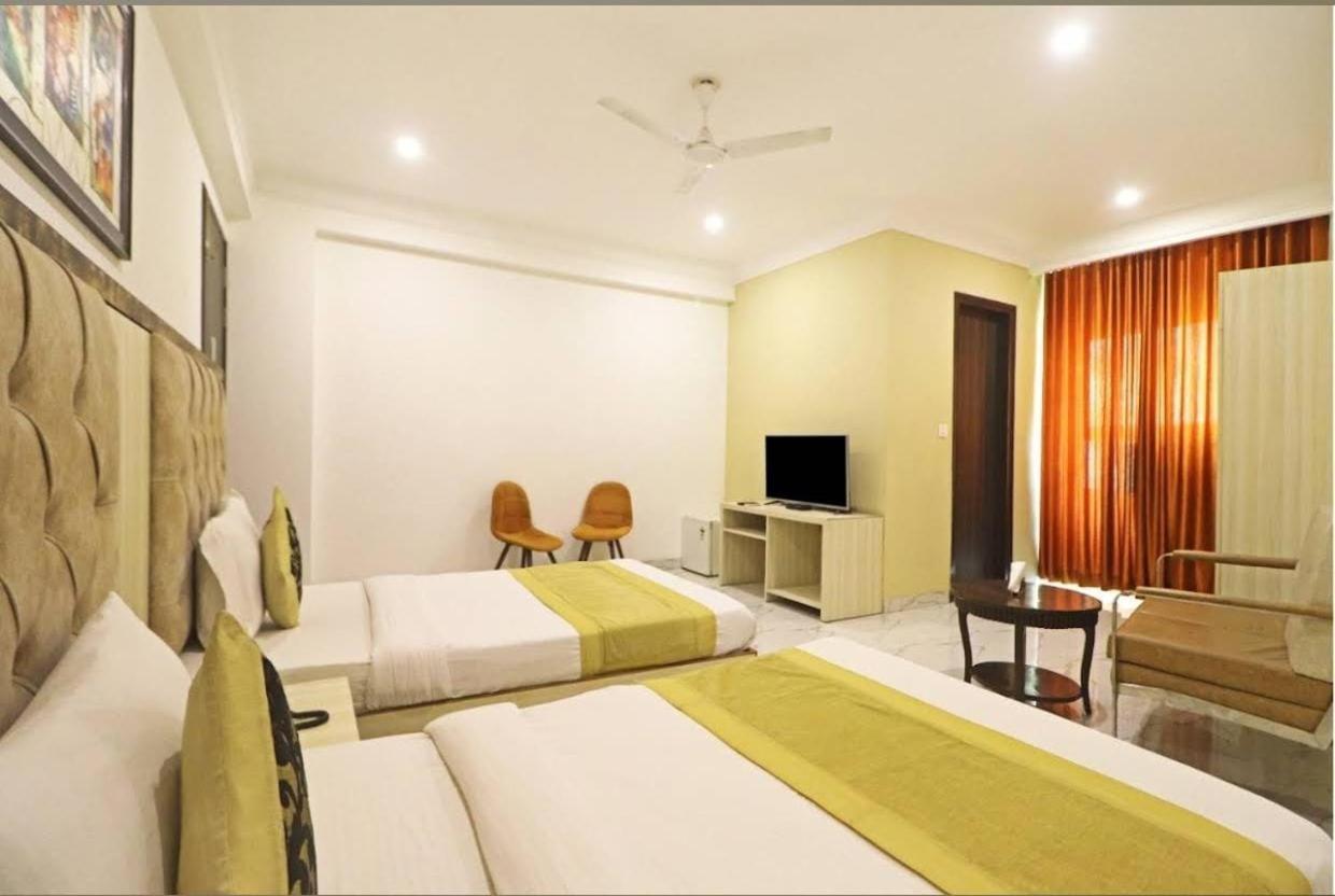 Almora Suites 4* New Delhi