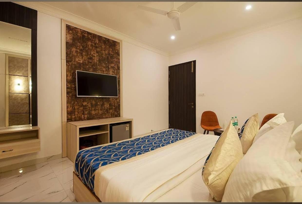 Almora Suites New Delhi
