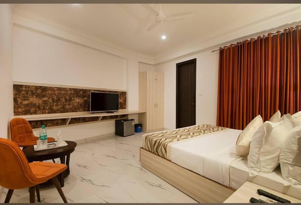 Almora Suites New Delhi